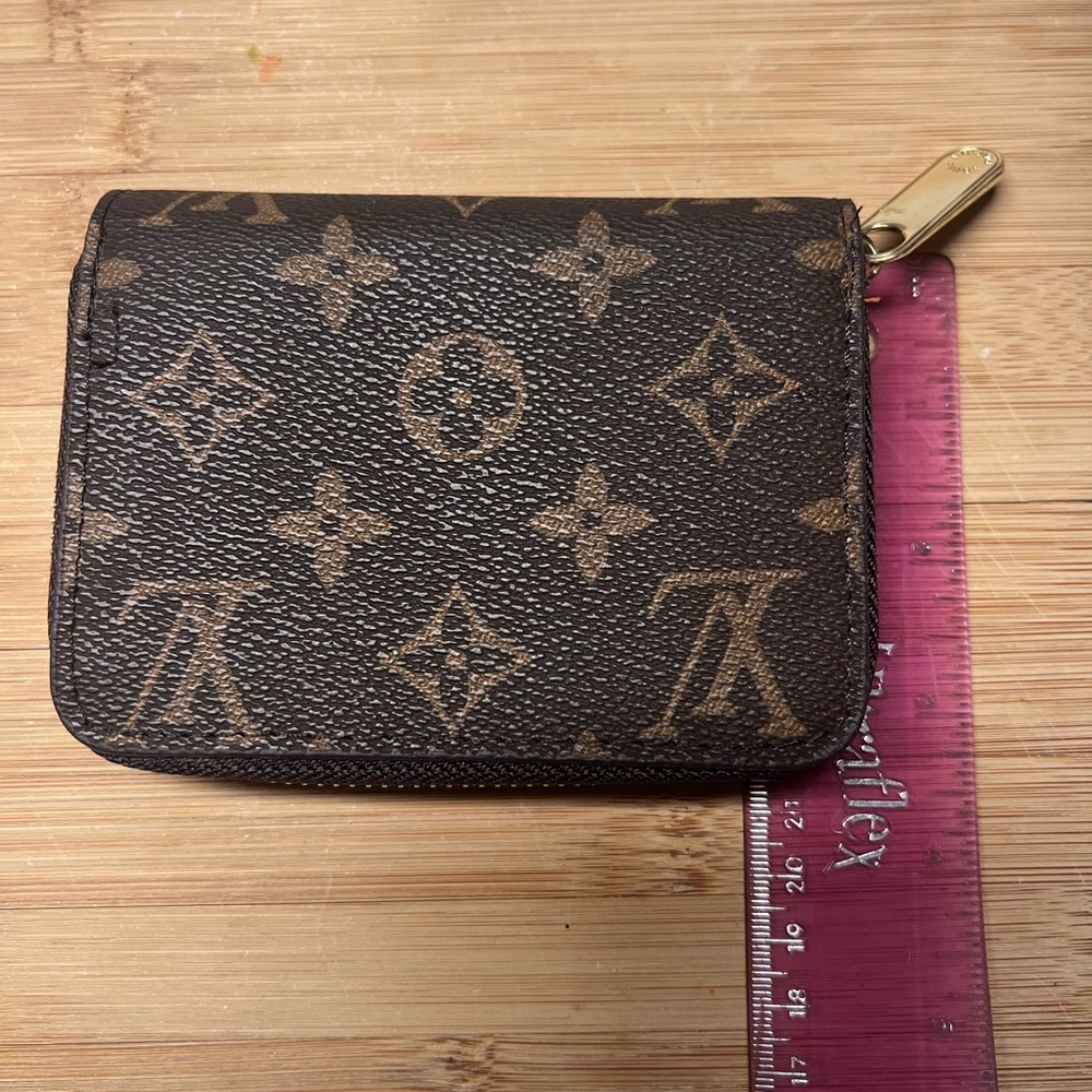 Compact monogram LV zipper- new without tag